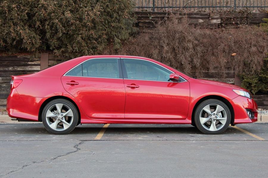  Toyota Camry SE V6 2012 года  (фото 7 из 37)
